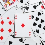 Математический анализ стратегий блэкджека и вероятностные модели в казино